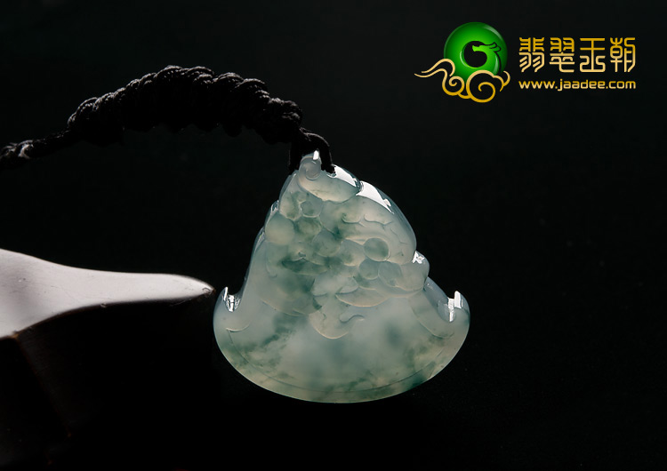 冰种飘花缅甸翡翠A货府中有龙挂件