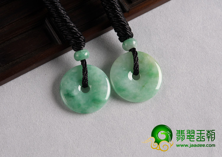 糯冰种翠色缅甸翡翠A货平安扣挂件（一对）