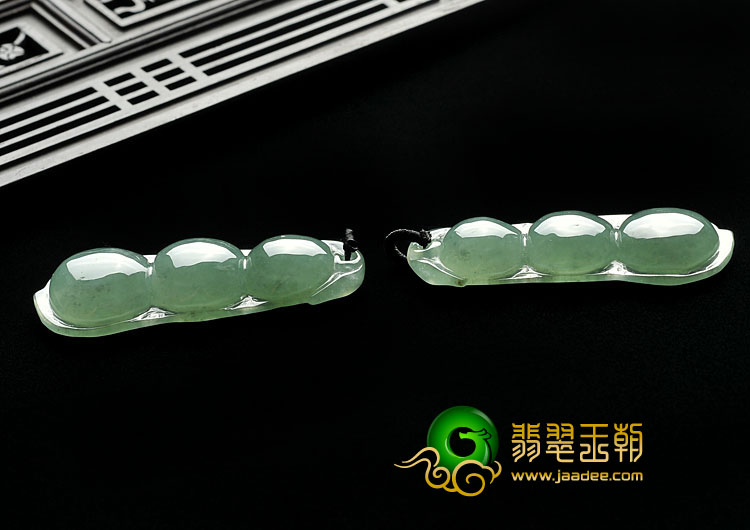 冰种晴水缅甸翡翠A货四季豆挂件（一对）
