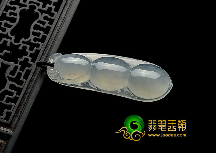 冰种缅甸翡翠A货四季豆挂件