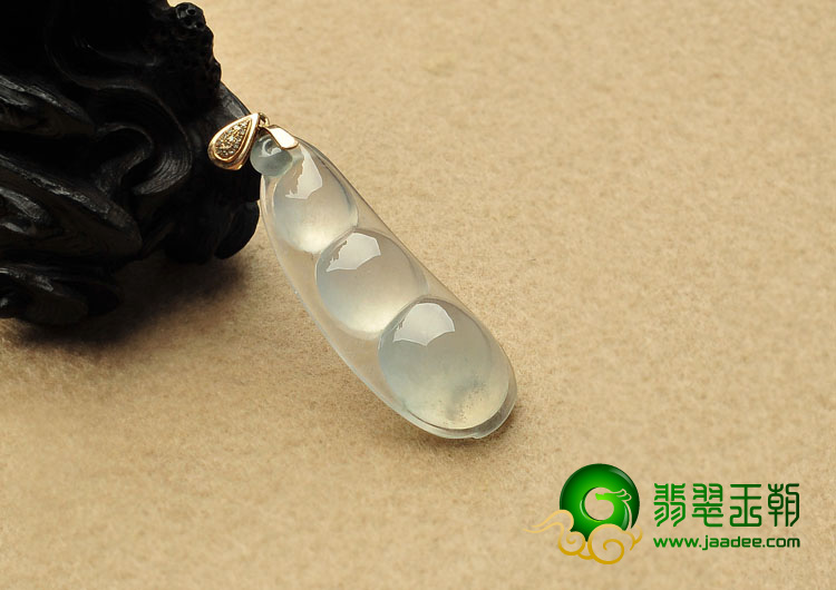 冰玻种缅甸翡翠A货镶玫瑰金扣四季豆挂件