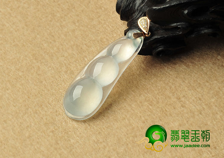 冰玻种缅甸翡翠A货镶玫瑰金扣四季豆挂件