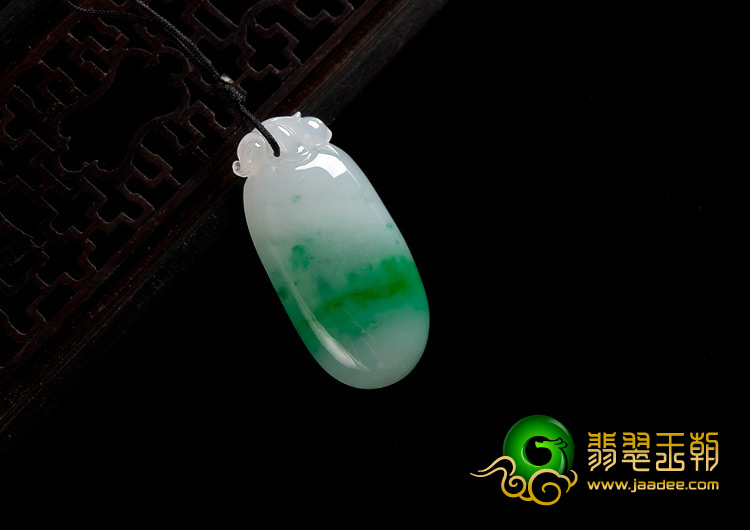 糯冰种飘翠缅甸翡翠A货福瓜挂件