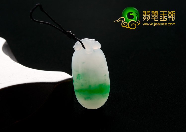糯冰种飘翠缅甸翡翠A货福瓜挂件