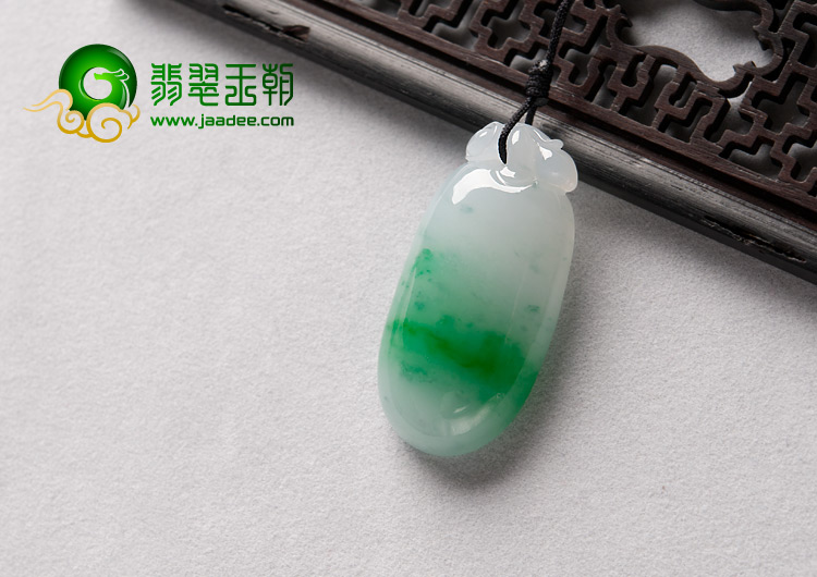 糯冰种飘翠缅甸翡翠A货福瓜挂件