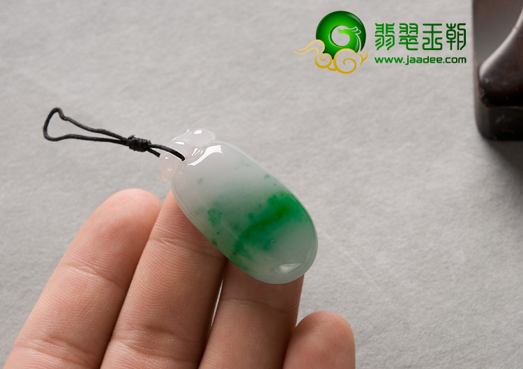 糯冰种飘翠缅甸翡翠A货福瓜挂件