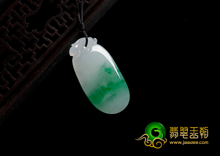糯冰种飘翠缅甸翡翠A货福瓜挂件