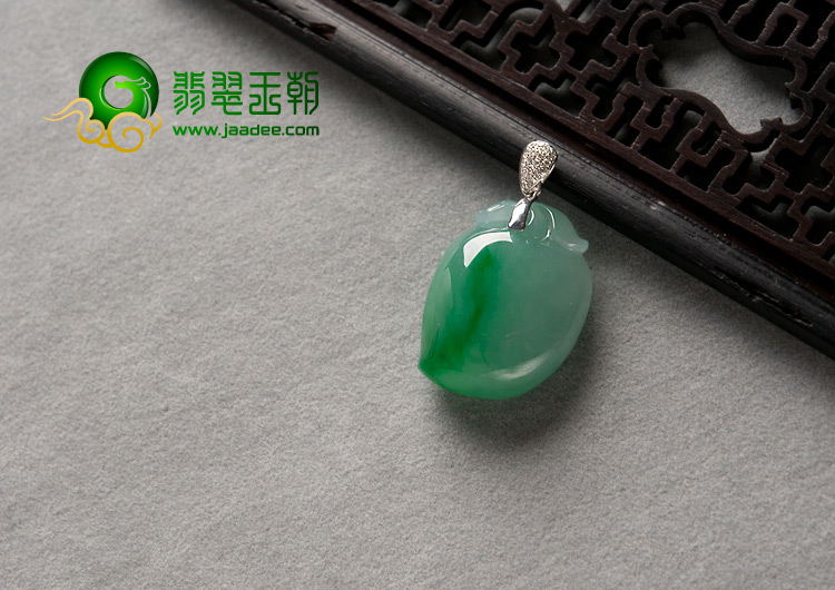 糯冰种飘翠缅甸翡翠A货镶金扣寿桃挂件