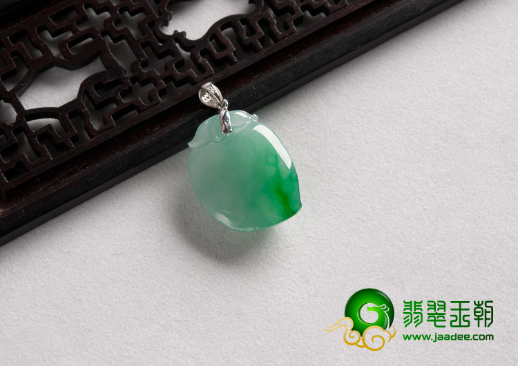 糯冰种飘翠缅甸翡翠A货镶金扣寿桃挂件