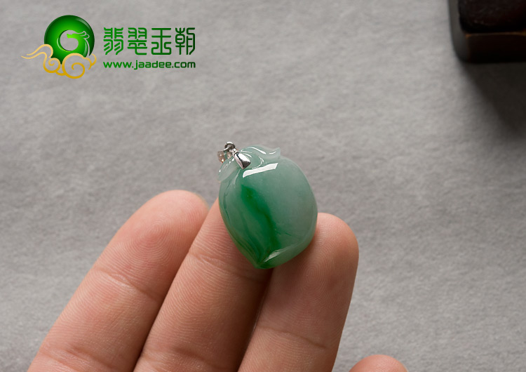 糯冰种飘翠缅甸翡翠A货镶金扣寿桃挂件