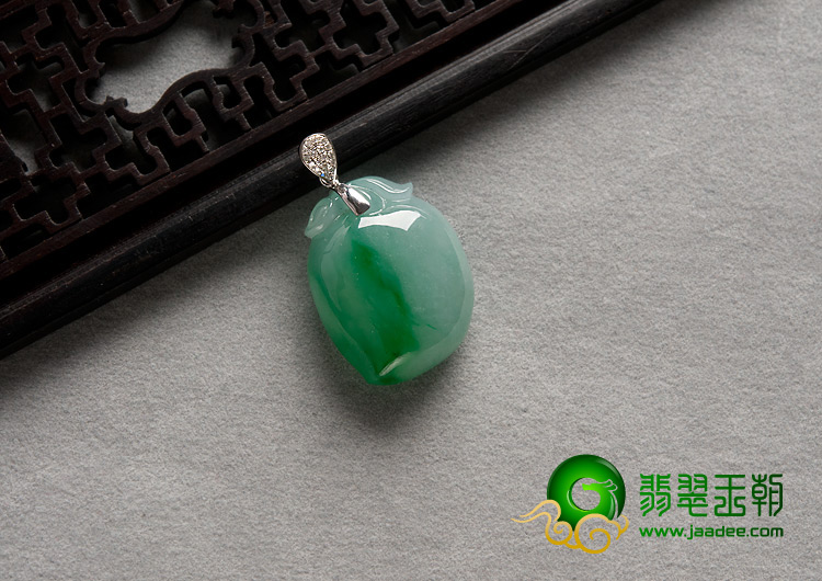 糯冰种飘翠缅甸翡翠A货镶金扣寿桃挂件