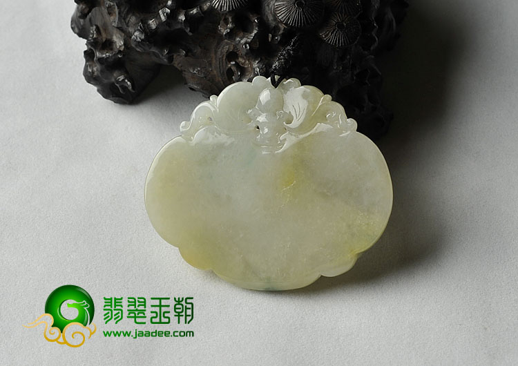 糯冰种淡黄翡缅甸翡翠A货龙牌挂件