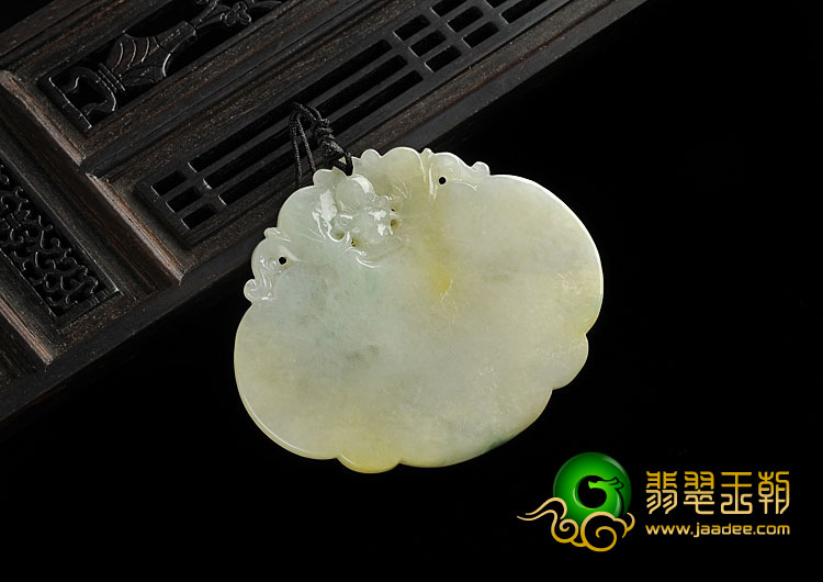 糯冰种淡黄翡缅甸翡翠A货龙牌挂件