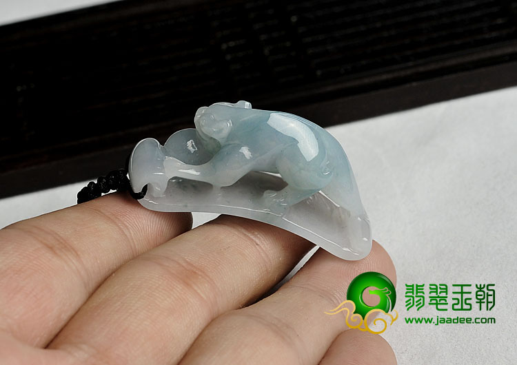 糯冰种晴水缅甸翡翠A货貔貅挂件
