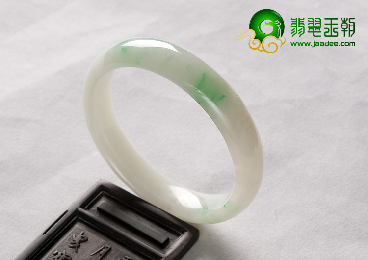 糯冰种飘翠缅甸翡翠A货手镯（57.7mm）