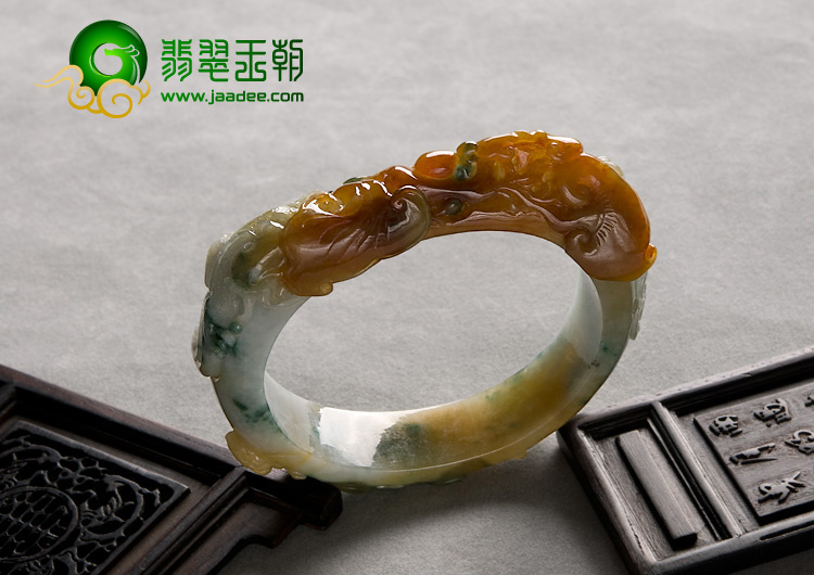 糯冰种红黄翡飘花缅甸翡翠A货福寿如意雕花贵妃镯（56.1mm-49.2mm）