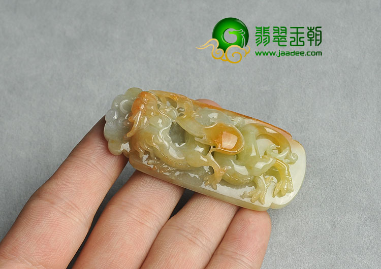 糯冰种红黄翡缅甸翡翠A货仿古龙牌挂件