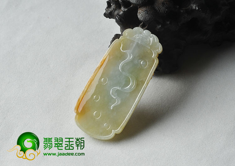 糯冰种红黄翡缅甸翡翠A货仿古龙牌挂件