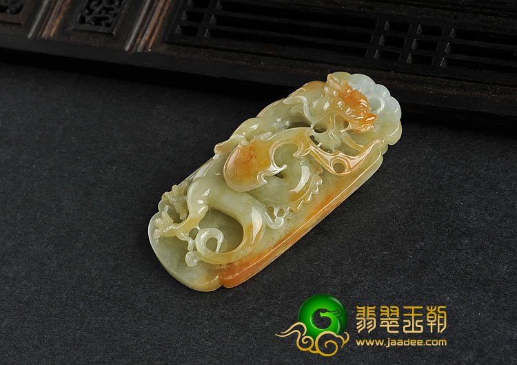 糯冰种红黄翡缅甸翡翠A货仿古龙牌挂件
