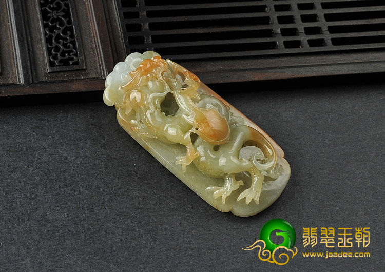 糯冰种红黄翡缅甸翡翠A货仿古龙牌挂件