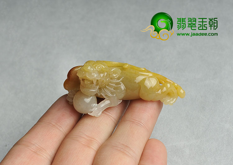 糯冰种红黄翡缅甸翡翠A货貔貅挂件