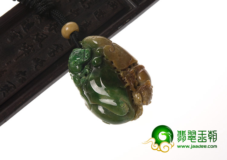 细糯种黄加绿缅甸翡翠A货貔貅挂件