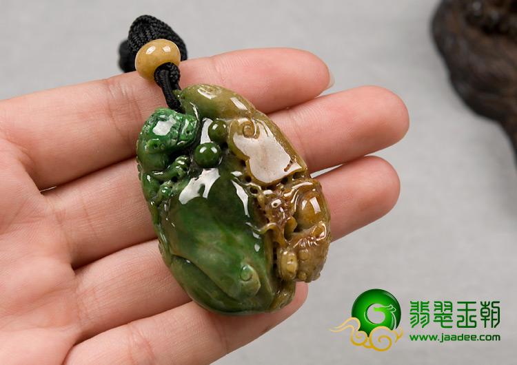 细糯种黄加绿缅甸翡翠A货貔貅挂件