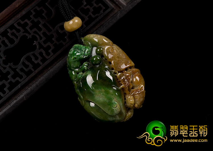 细糯种黄加绿缅甸翡翠A货貔貅挂件
