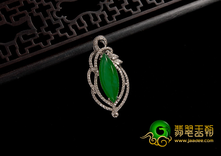 冰种阳绿缅甸翡翠A货镶白金水滴胸坠（真钻）