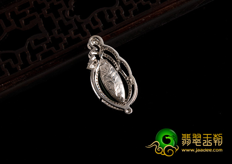 冰种阳绿缅甸翡翠A货镶白金水滴胸坠（真钻）