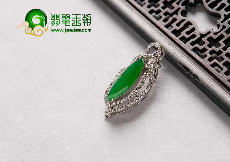 冰种阳绿缅甸翡翠A货镶白金水滴胸坠（真钻）