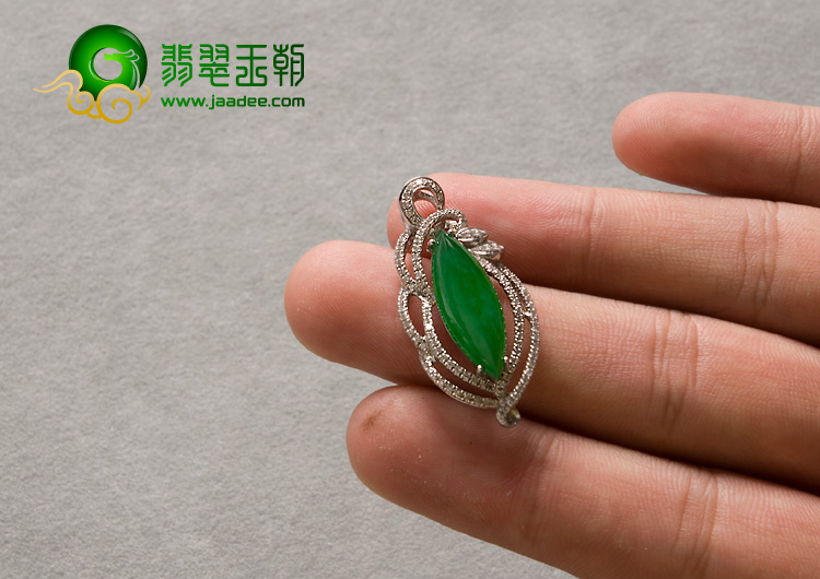 冰种阳绿缅甸翡翠A货镶白金水滴胸坠（真钻）
