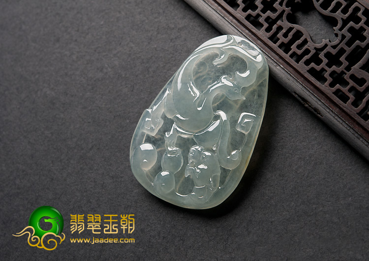 冰种晴水缅甸翡翠A货龙凤牌挂件