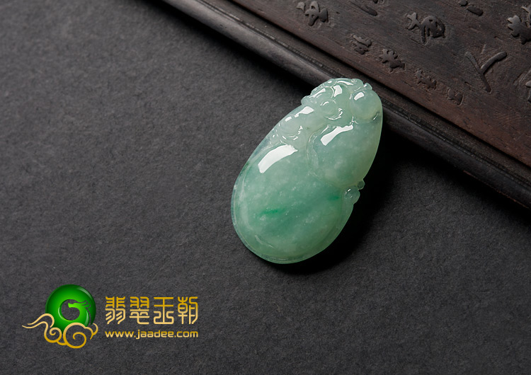 糯冰种豆色缅甸翡翠A货福禄寿挂件