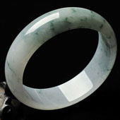 糯冰种淡春飘花缅甸翡翠A货手镯（55.5mm）