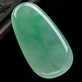 冰种翠色缅甸翡翠A货福瓜挂件