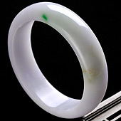 糯冰种淡春带彩缅甸翡翠A货手镯（60mm）