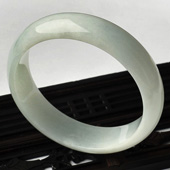 糯冰种淡晴水缅甸翡翠A货手镯（55.9mm）