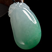 冰种翠色缅甸翡翠A货福瓜挂件