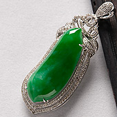 冰种阳绿缅甸翡翠A货镶白金福瓜胸坠（真钻）