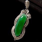冰种阳绿缅甸翡翠A货镶白金福瓜胸坠（真钻）