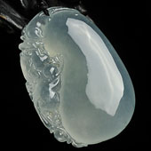 冰玻种淡晴水缅甸翡翠A货福瓜挂件