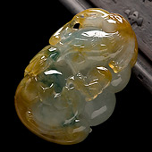 冰种黄翡飘花缅甸翡翠A货喜上眉梢挂件