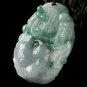 糯冰种翠色缅甸翡翠A货年年有余挂件