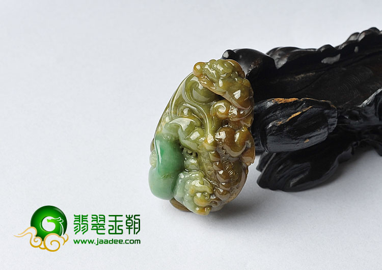 细糯种黄加绿缅甸翡翠A货貔貅挂件