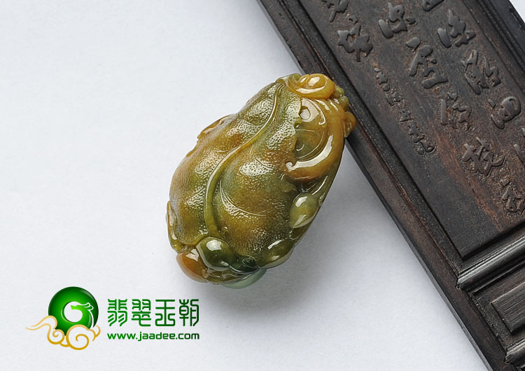 细糯种黄加绿缅甸翡翠A货貔貅挂件