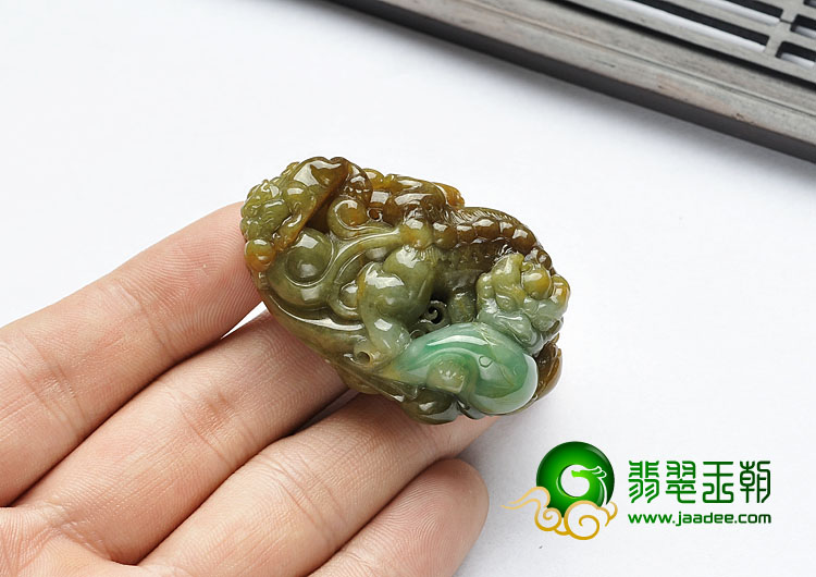 细糯种黄加绿缅甸翡翠A货貔貅挂件