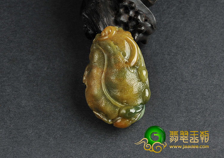 细糯种黄加绿缅甸翡翠A货貔貅挂件