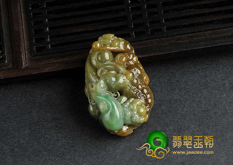 细糯种黄加绿缅甸翡翠A货貔貅挂件