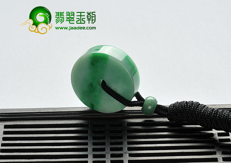 feicui糯冰种翠色缅甸翡翠A货平安扣挂件